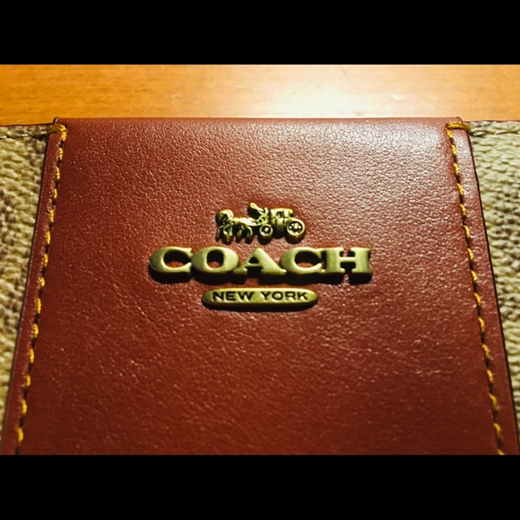 Authentic Coach Hand Purse - Picture 2 of 5
